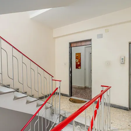 Guesthost - Charming Near Bellini In Catania דירה *