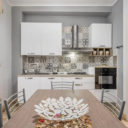 דירה Guesthost - Charming Near Bellini In Catania Cibali