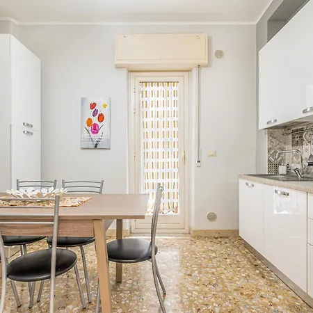 Guesthost - Charming Near Bellini In Catania דירה *