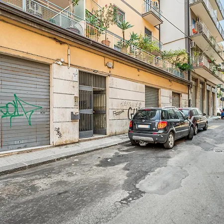 Guesthost - Charming Near Bellini In Catania דירה *